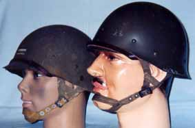 Comparaison entre le sous casque militaire américain USM1 parachutiste et le sous casque français M.1951 parachutiste.