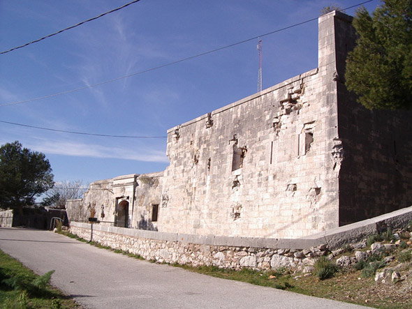 La fabuleuse façade sud percluse d’une trentaine coups de canons.
